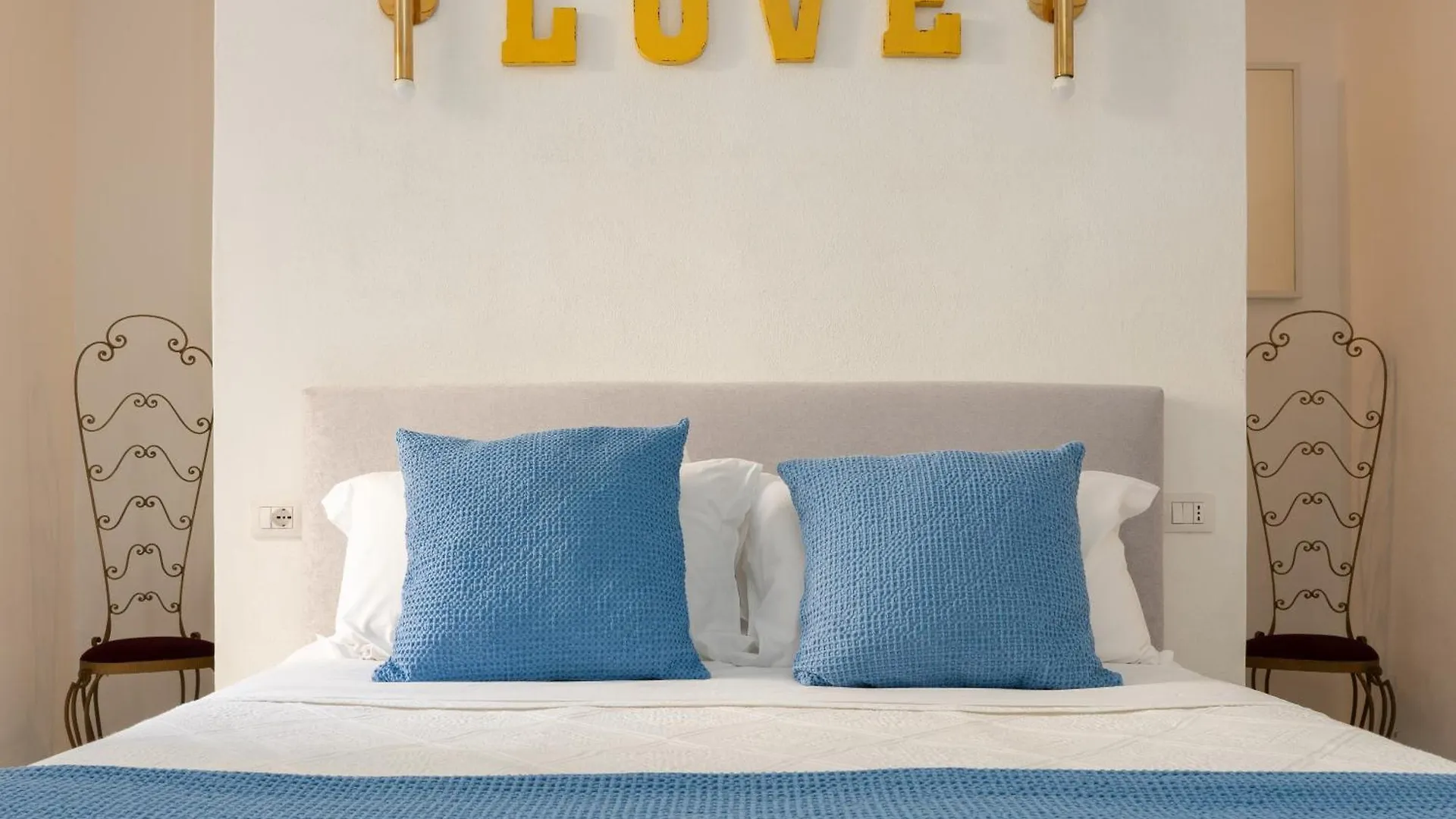 Ortigia Courtyard Apartment By Ortigia Apartments Syracuse