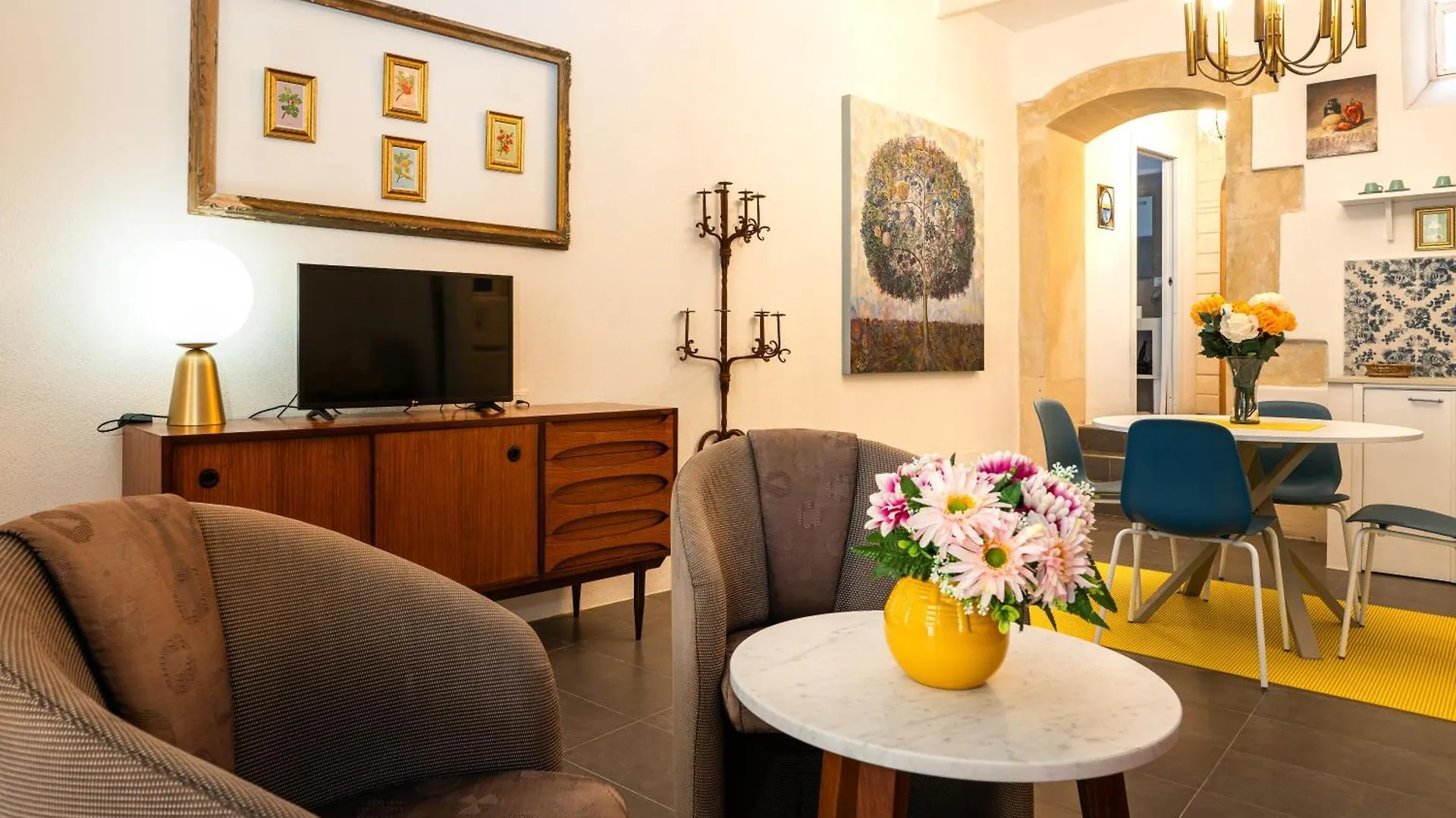 Ortigia Courtyard Apartment By Ortigia Apartments Syracuse