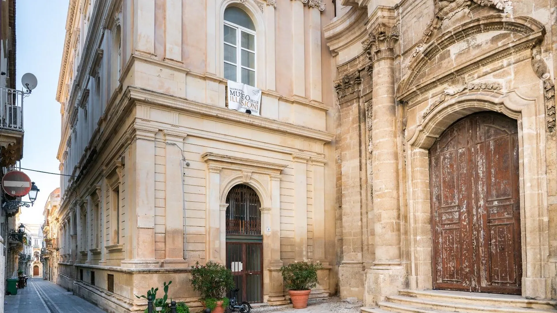 Ortigia Courtyard Apartment By Ortigia Apartments Syracuse Italy