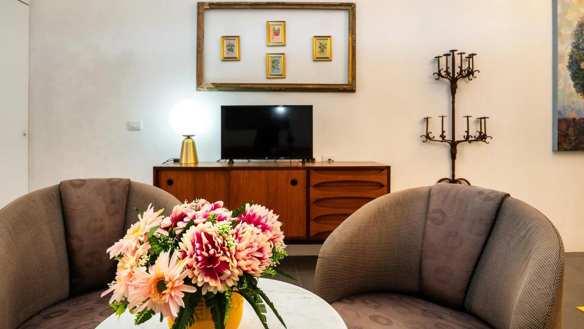 Ortigia Courtyard Apartment By Ortigia Apartments Syracuse Italy